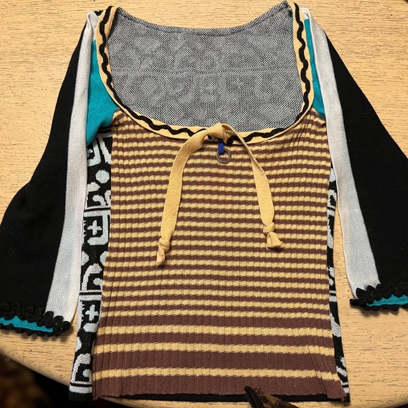 Gorgeous SAVE THE QUEEN top. Size marked Large but fits like medium. NWT. - Picture 2 of 6